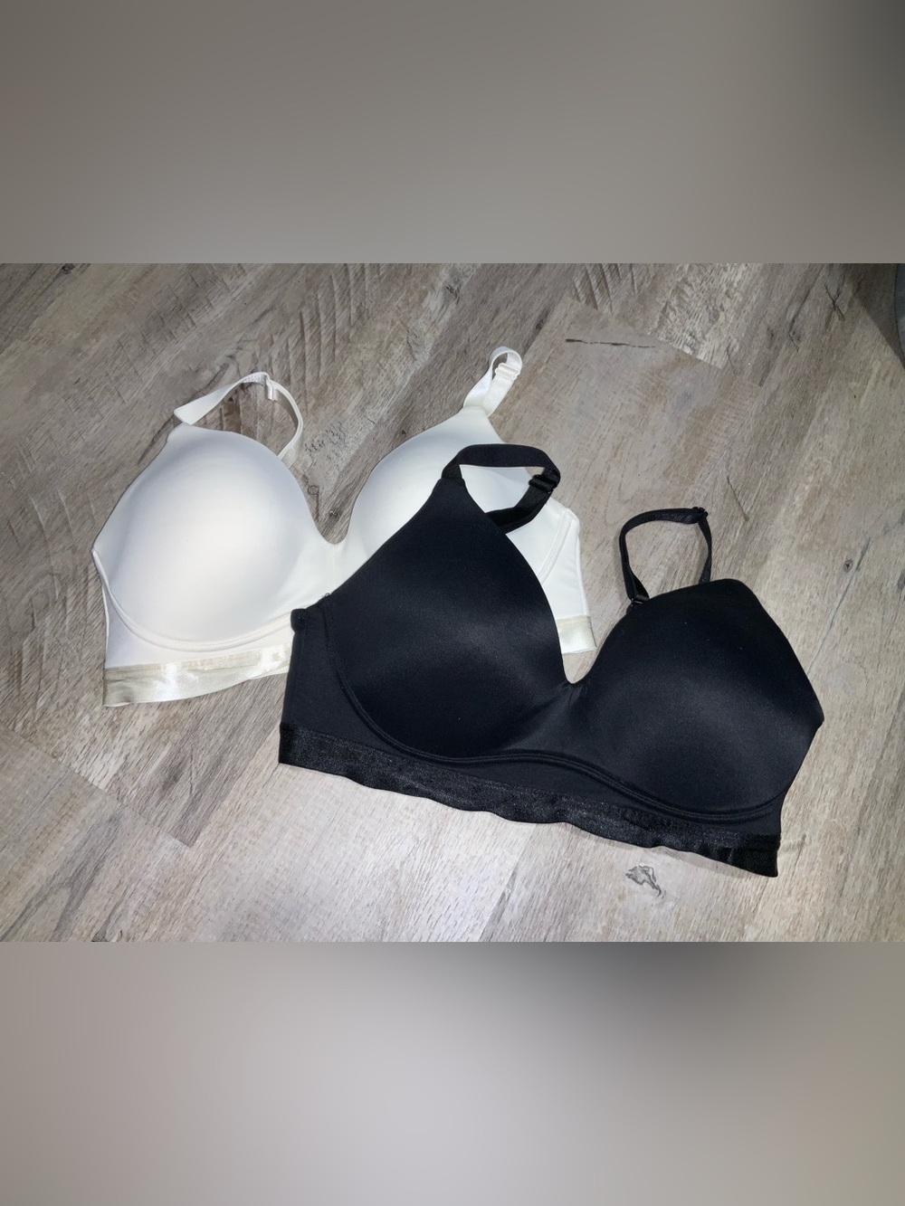 (Bin 5) Ambrielle, Black and White Smooth T-Shirt Bras Bundle, Size 34C